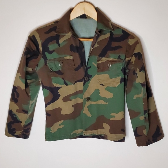 Camouflage Short Button-Up Jacket with Flapped Pockets - Picture 12 of 12